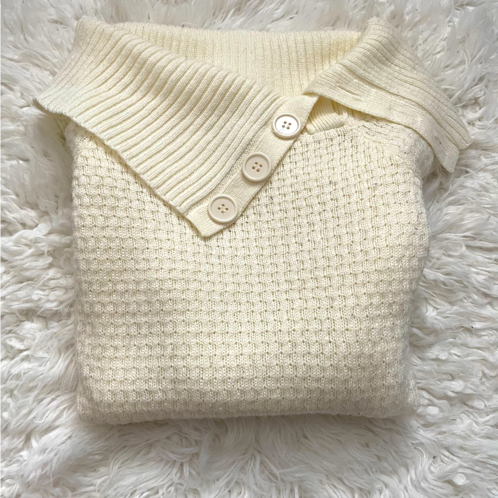 Elegant, white Sweater-Shirt